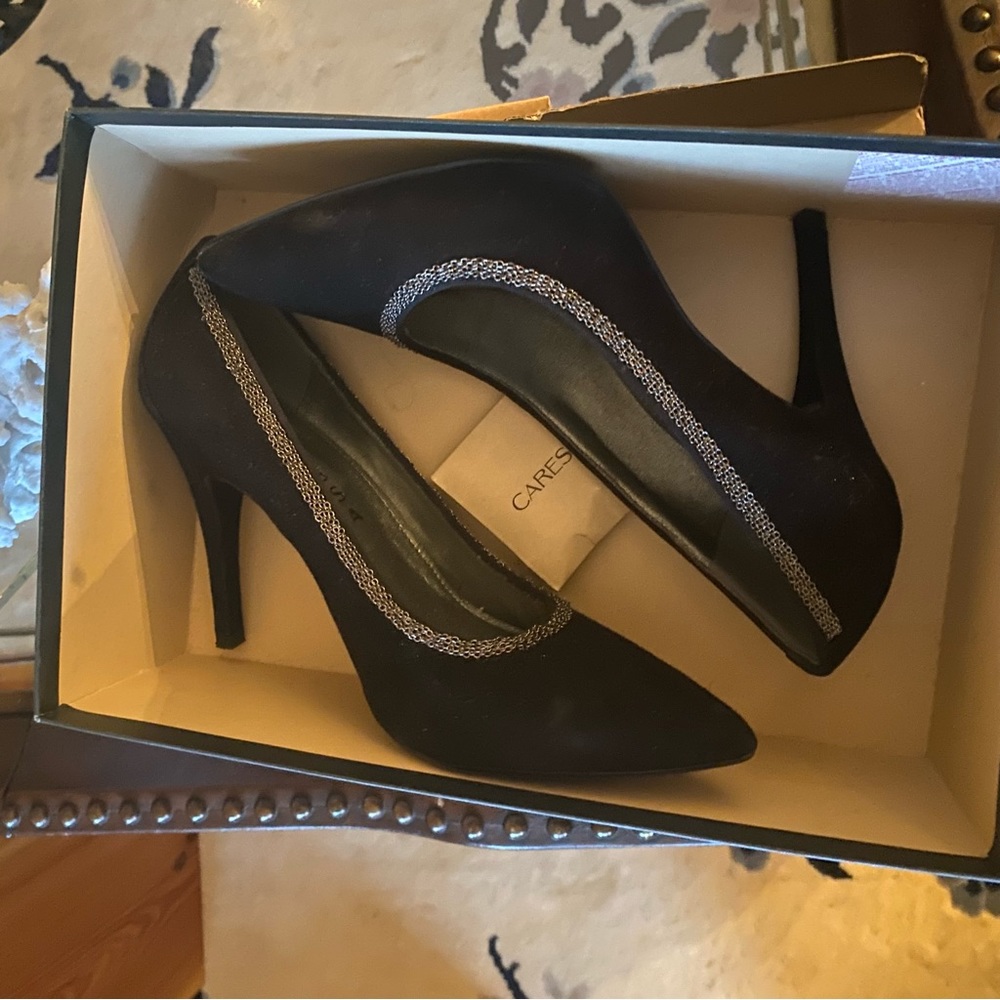 Heels - Picture 2 of 3
